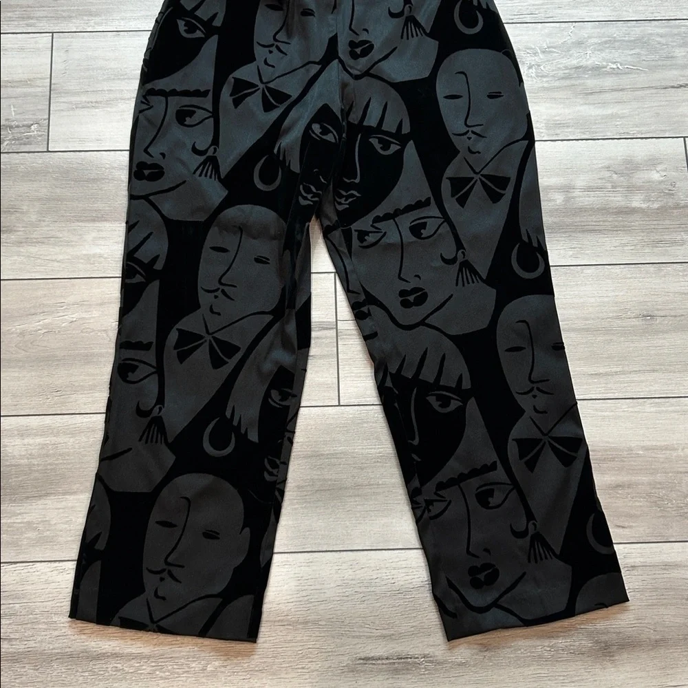Selia by Esther Amato abstract faces velour crop pants size 6